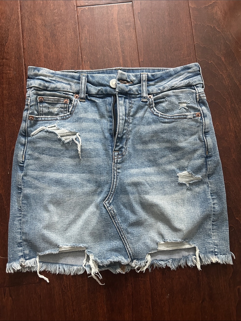 American Eagle Super Stretch Light Blue Distressed Denim Skirt Size 4